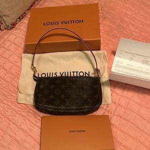 Louis Vuitton Pochette Accessories